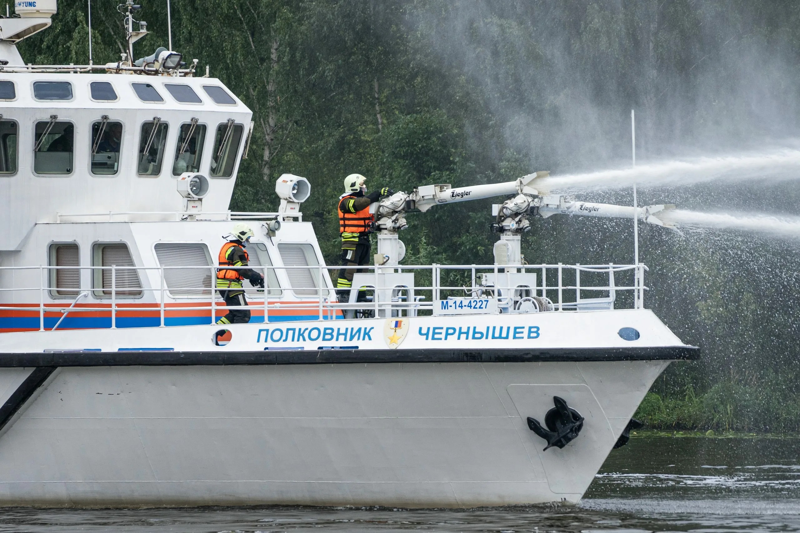 Дальность плавания пожарно-спасательного корабля «Полковник Чернышёв» составляет 1400 км  Дальность плавания пожарно-спасательного корабля «Полковник Чернышёв» составляет......